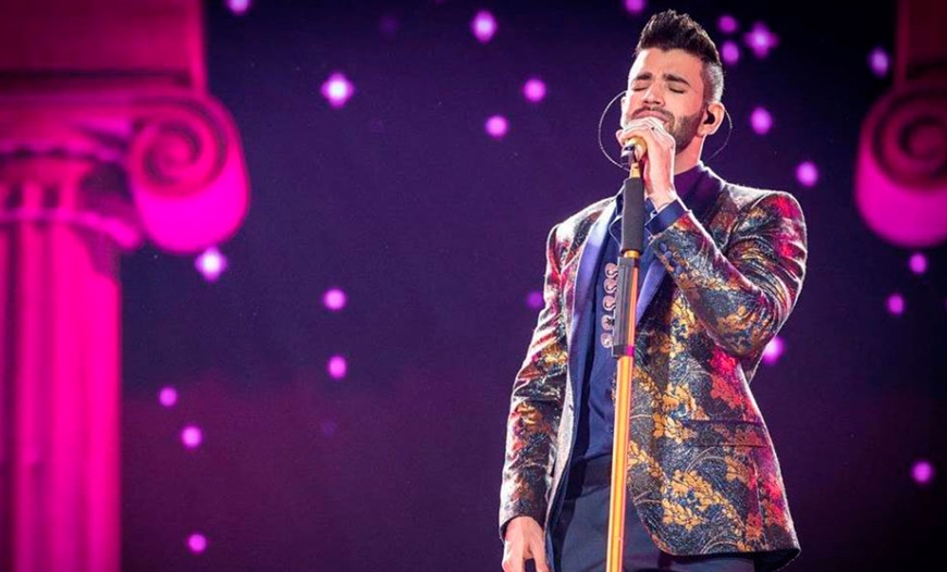 Vídeo: Gusttavo Lima pega nas partes íntimas de cantor